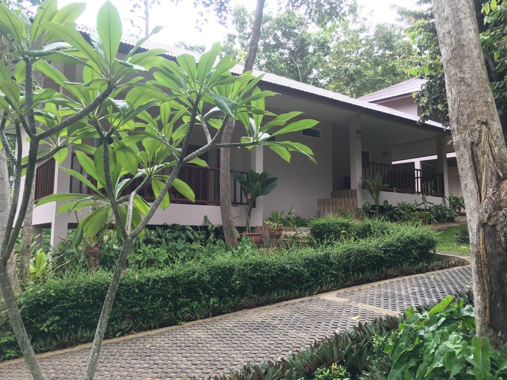 The Fisherman'S Chalet Natien Beach  Exterior photo