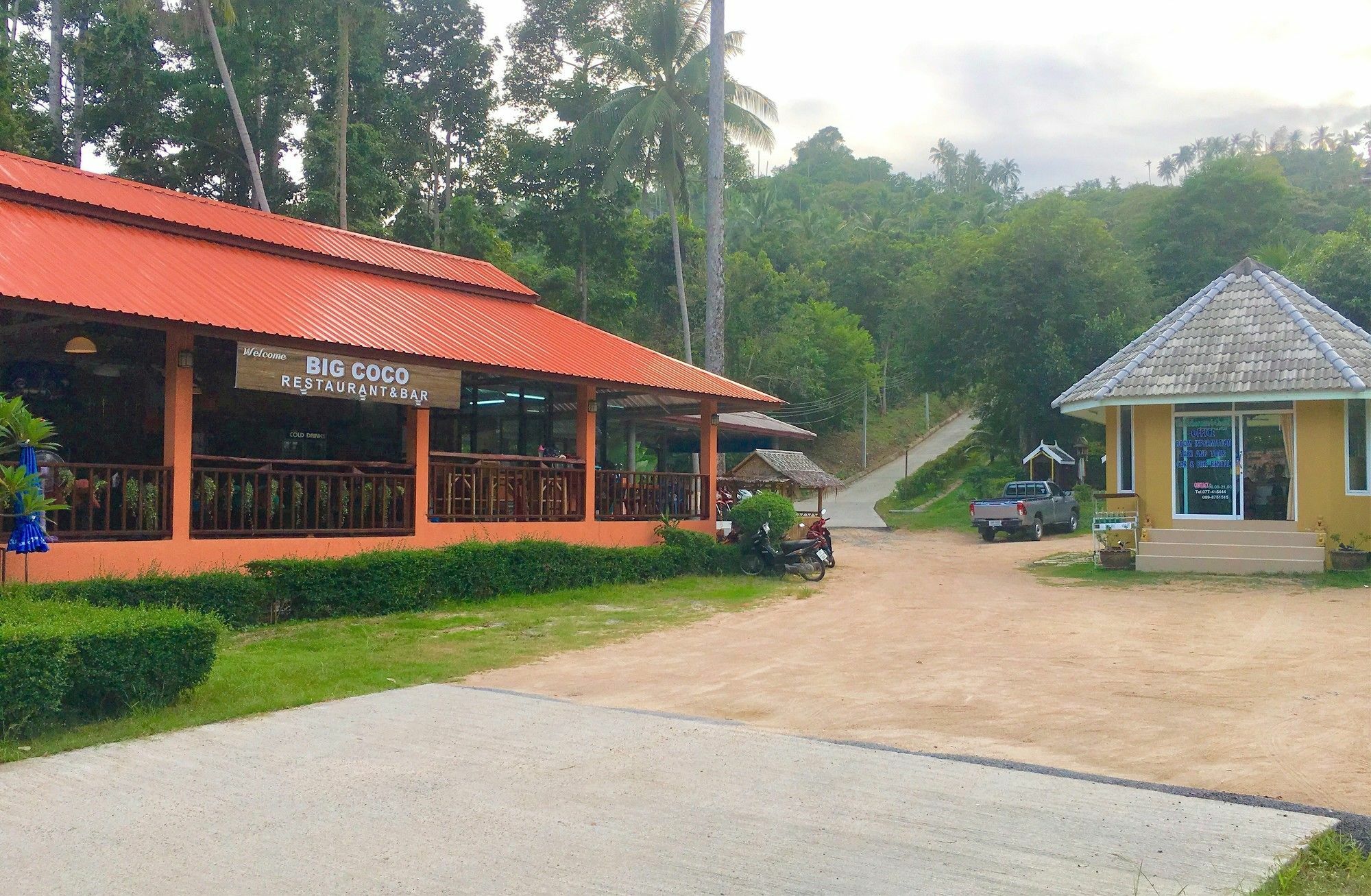 The Fisherman'S Chalet Natien Beach  Exterior photo